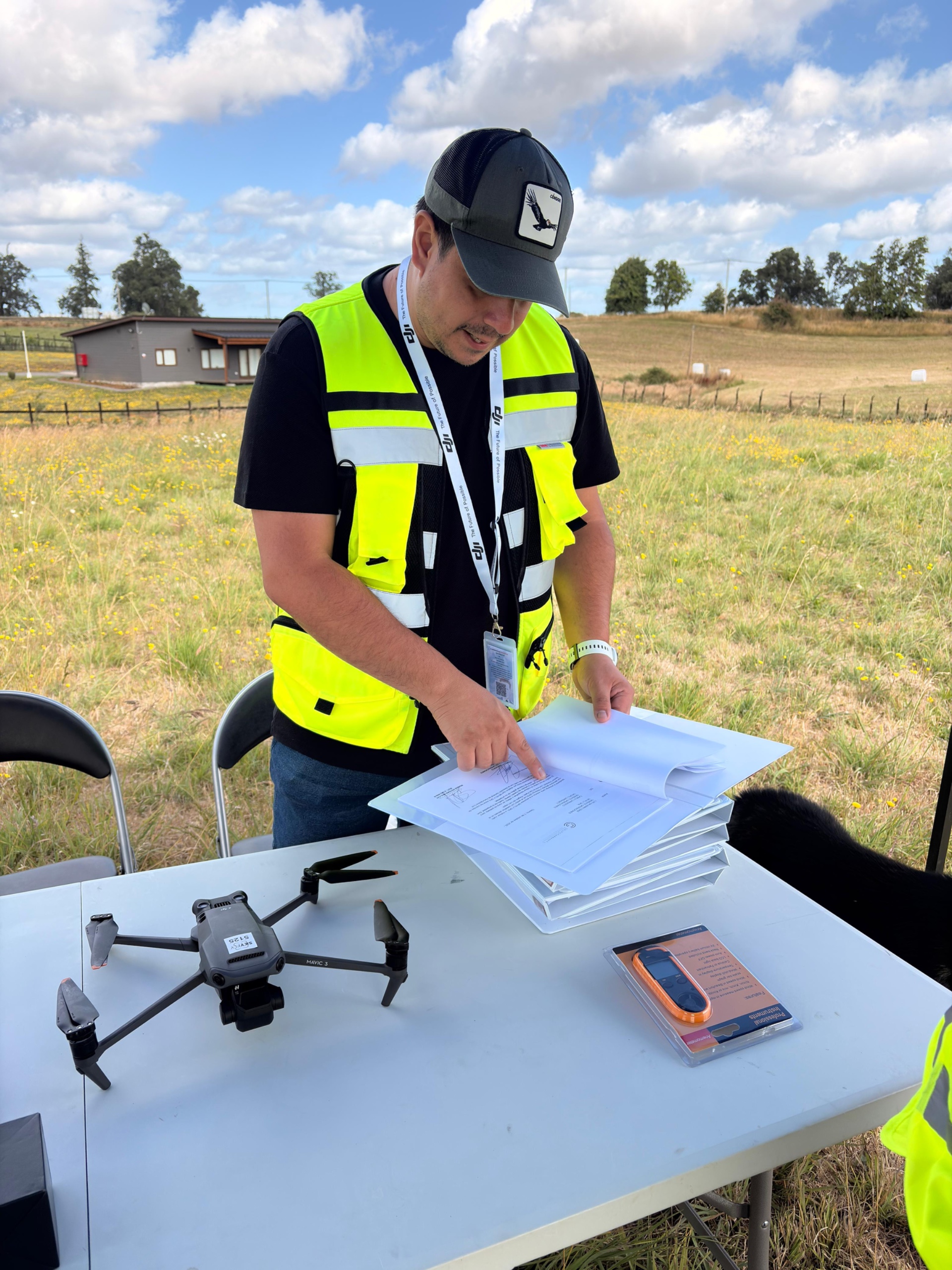 Alumnos del curso RPAS aprendiendo pilotaje de drones